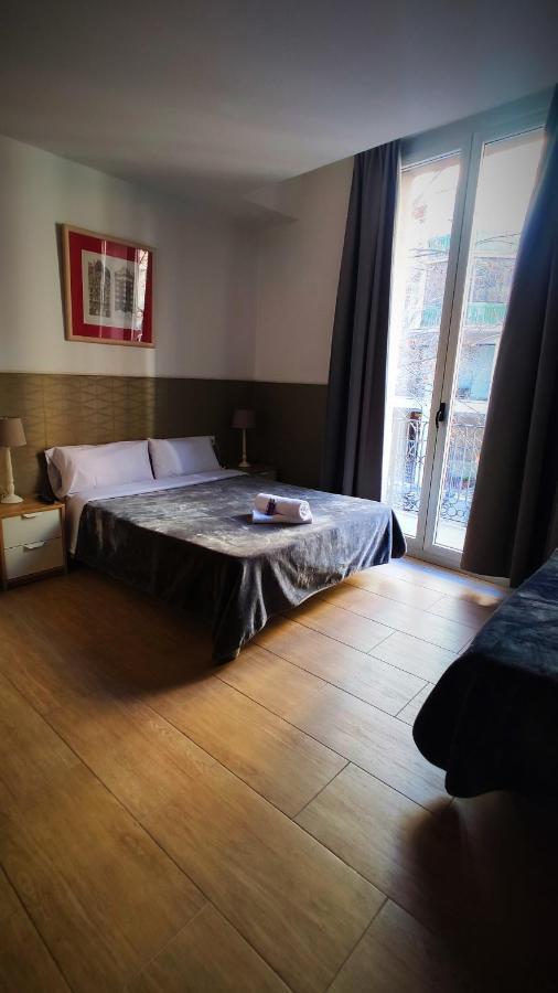 Hostal Agua Alegre Барселона Экстерьер фото