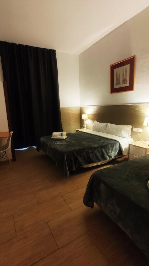 Hostal Agua Alegre Барселона Экстерьер фото