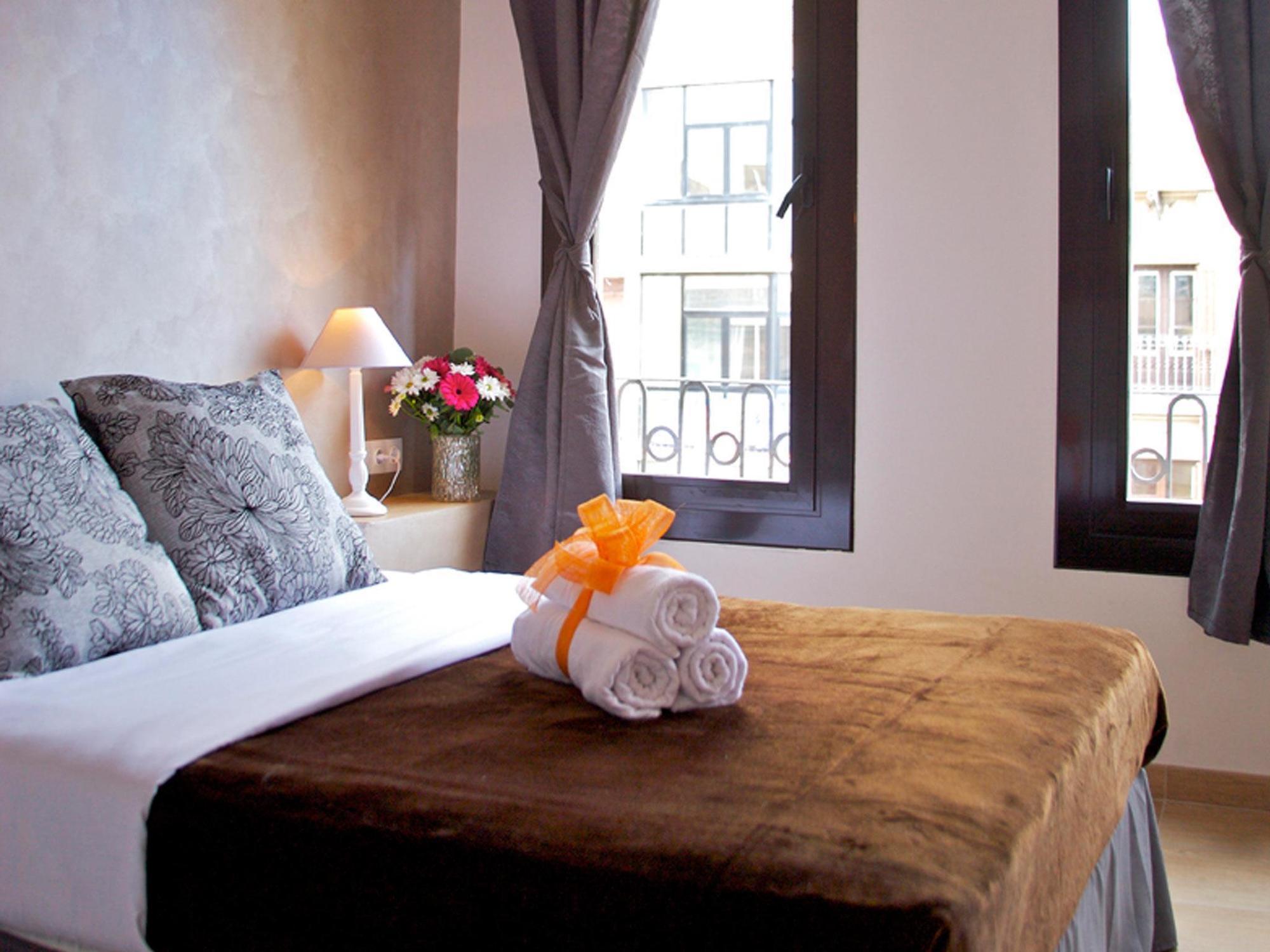 Hostal Agua Alegre Барселона Экстерьер фото