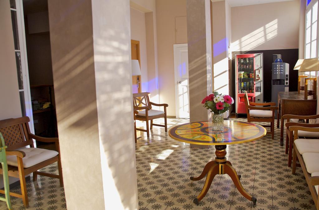 Hostal Agua Alegre Барселона Экстерьер фото