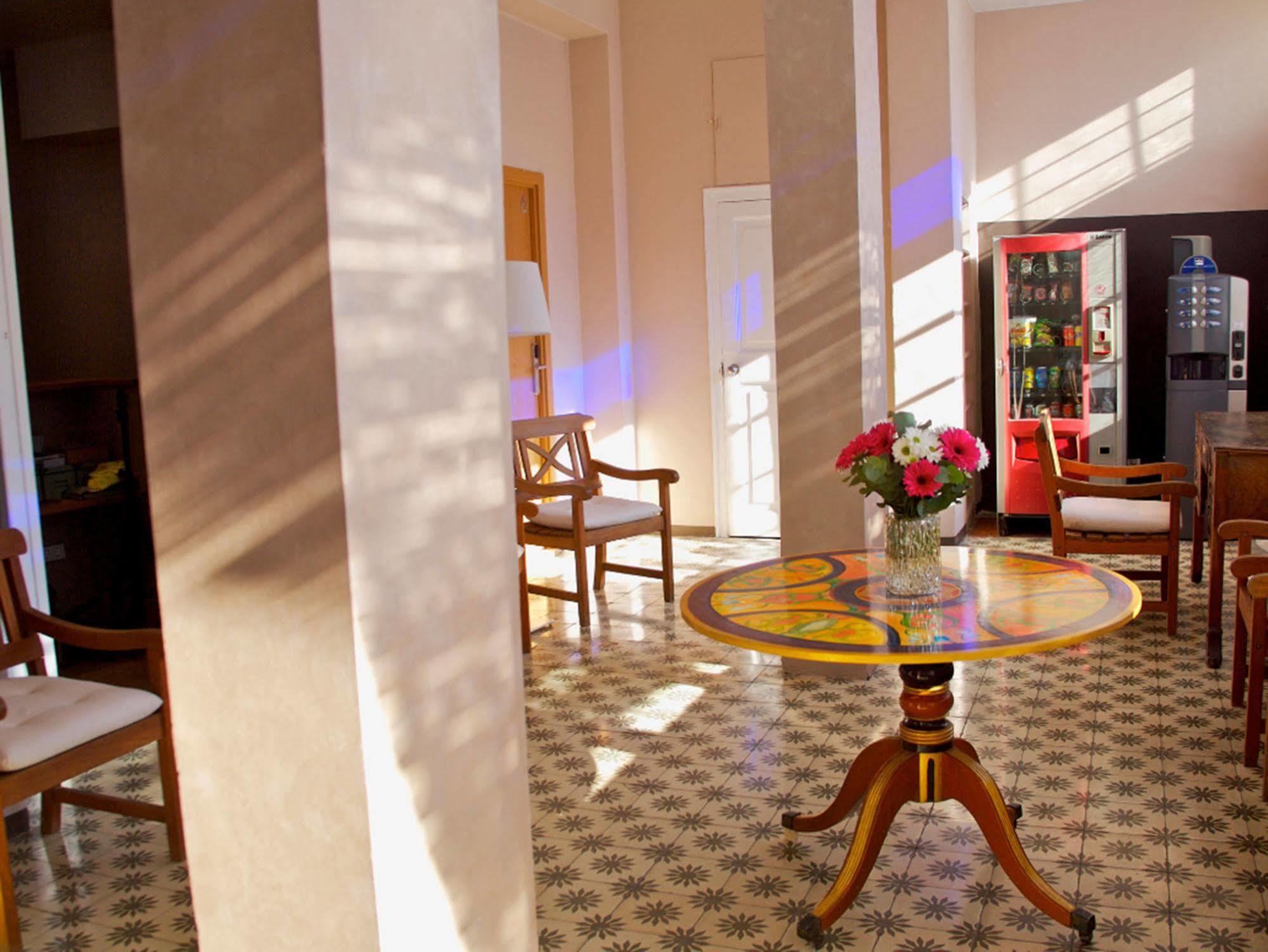 Hostal Agua Alegre Барселона Экстерьер фото