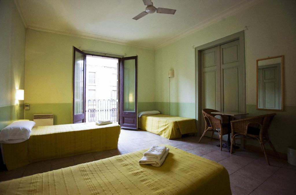 Hostal Agua Alegre Барселона Экстерьер фото
